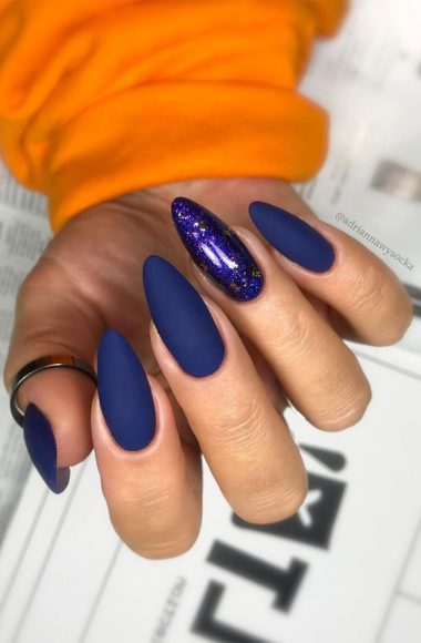 40 Beautiful Nail Design Ideas To Wear In Fall : Matte & Shine Dark Blue