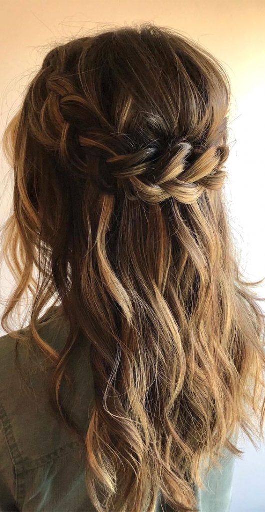 33 Romantic half up half down hairstyles : romantic braid