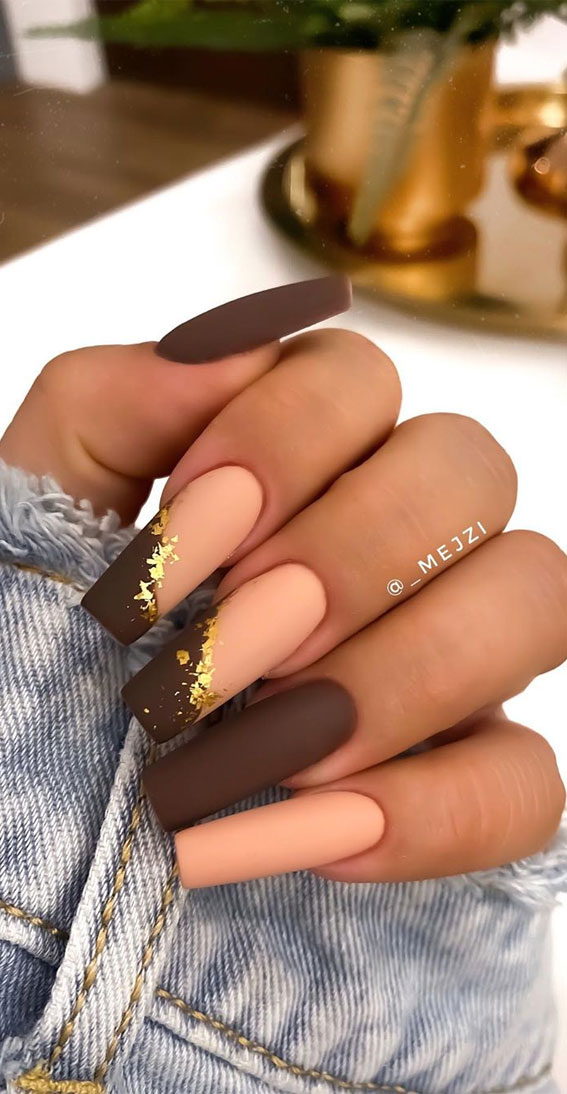 40 Beautiful Nail Design Ideas To Wear In Fall Nude, brown & gold leaf