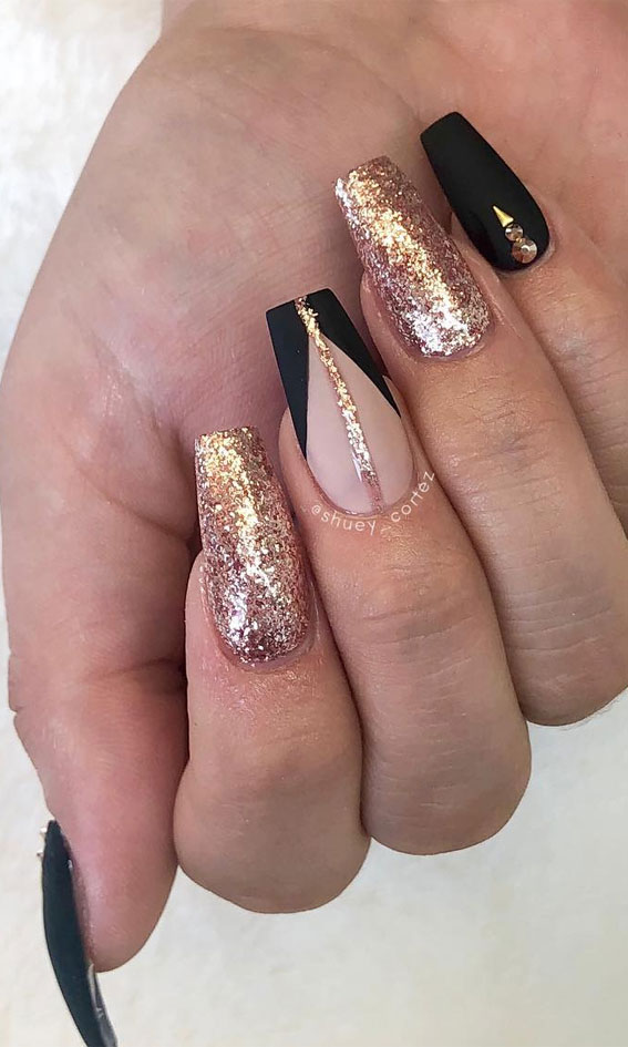 46 Elegant Black and Gold Nail Designs for Every Season and Occasion