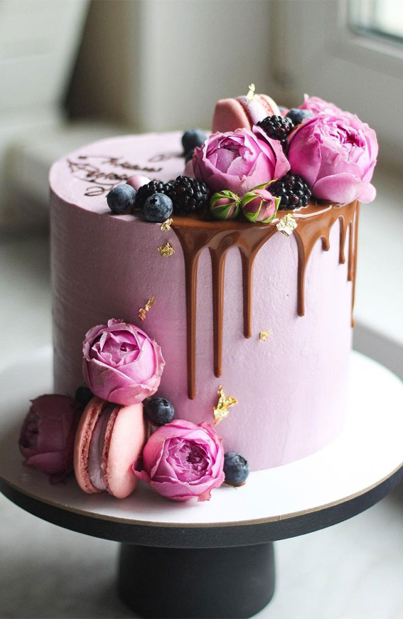 chocolate cake with pink roses