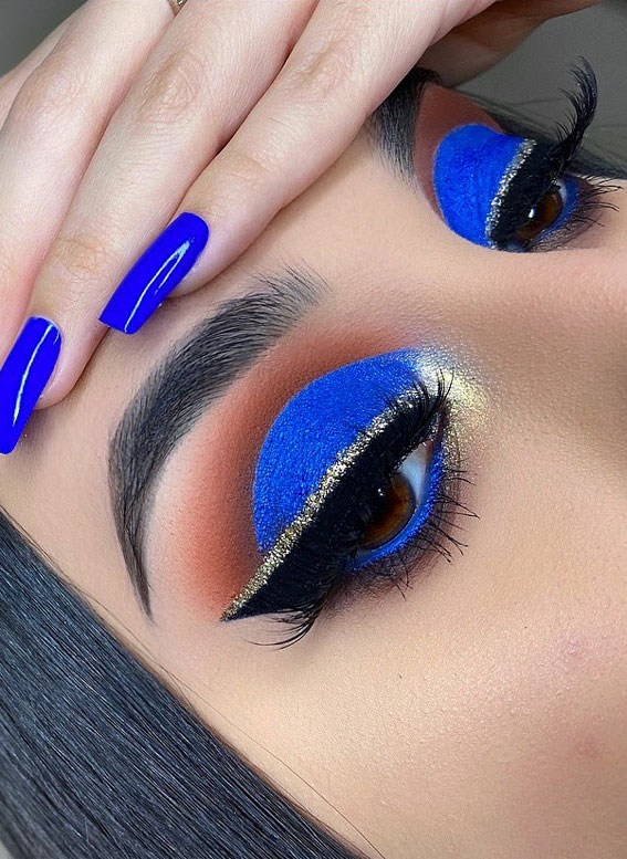 Eyeshadow Looks The Best Eye Makeup Trends bright blue and
