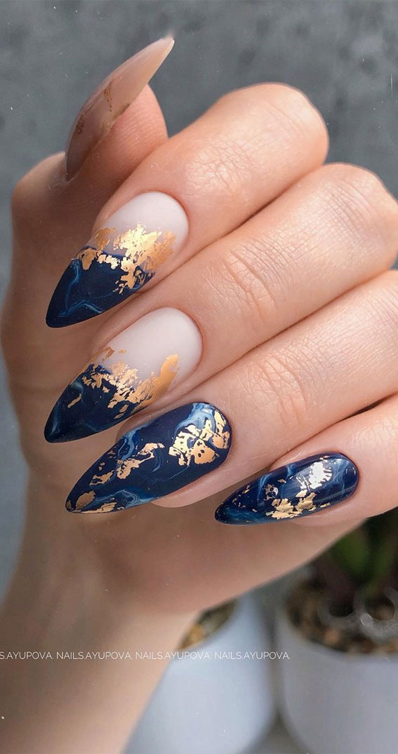 elegant fall nail art, fall nails , fall nail art ideas, fall nail designs, dark blue and gold leaf nail, gold foil on dark blue nails #autumnnails #fallnails #darkbluenails