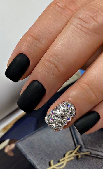 41 Pretty Nail Art Design Ideas To Jazz Up The Season : Matte Black Nails