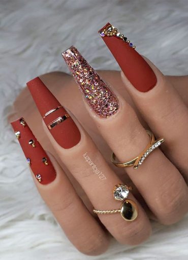 22 Stunning Fall Nail Ideas For Autumn 2020 : Pumpkin Brown and Glitter