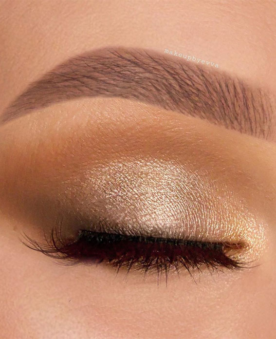 Gorgeous Eyeshadow Looks The Best Eye Makeup Trends : Soft Glam with subtle smokey
