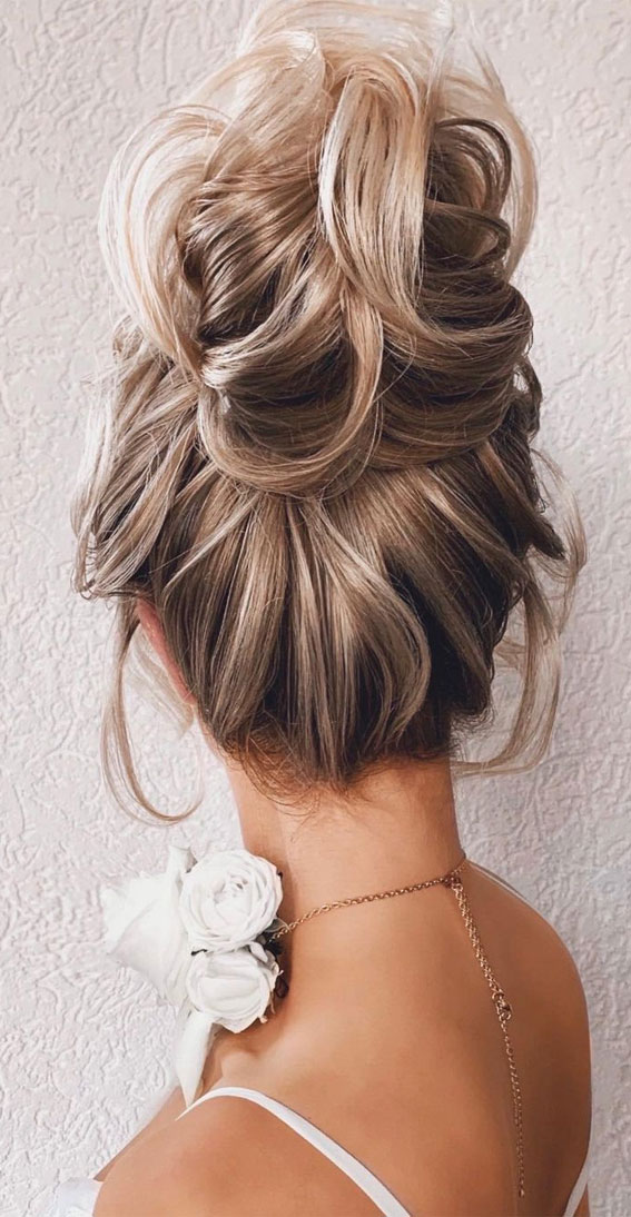 Trendiest Updos For Medium Length Hair To Inspire New Looks : high bun