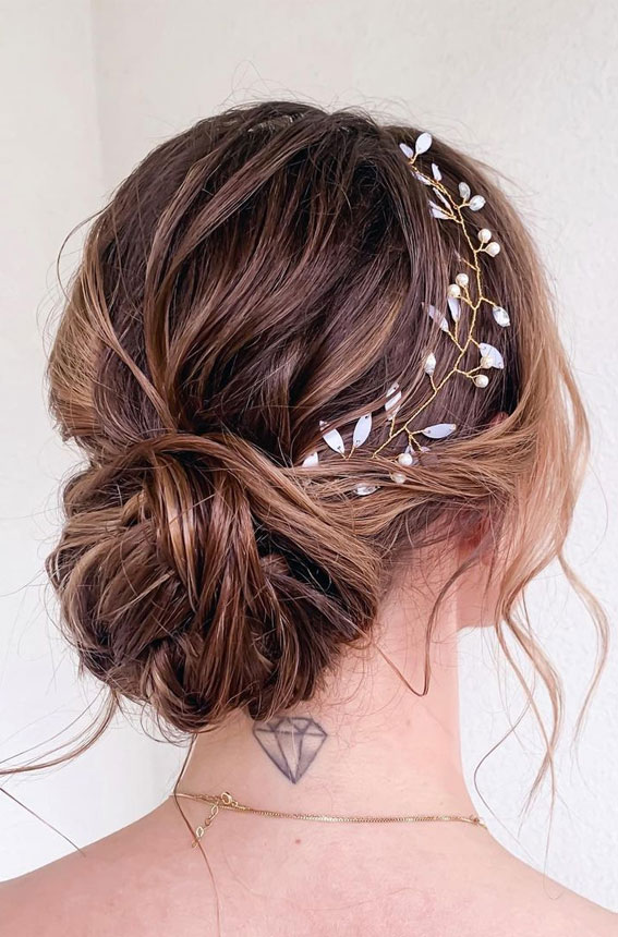 messy bun, wedding updo hairstyle , bridal updo, wedding hairstyle, updos #hairstyle #updo #weddinghairstyle #bridalhairstyle #weddinghair #updos #bestupdo #bestweddinghair #weddinginspo