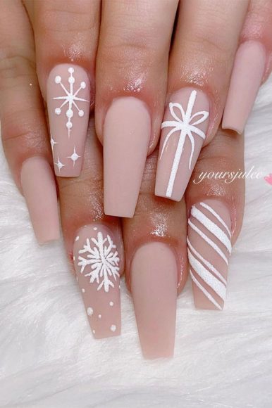 Pretty Festive Nail Colours & Designs 2020 : Pretty Nude Christmassy nails