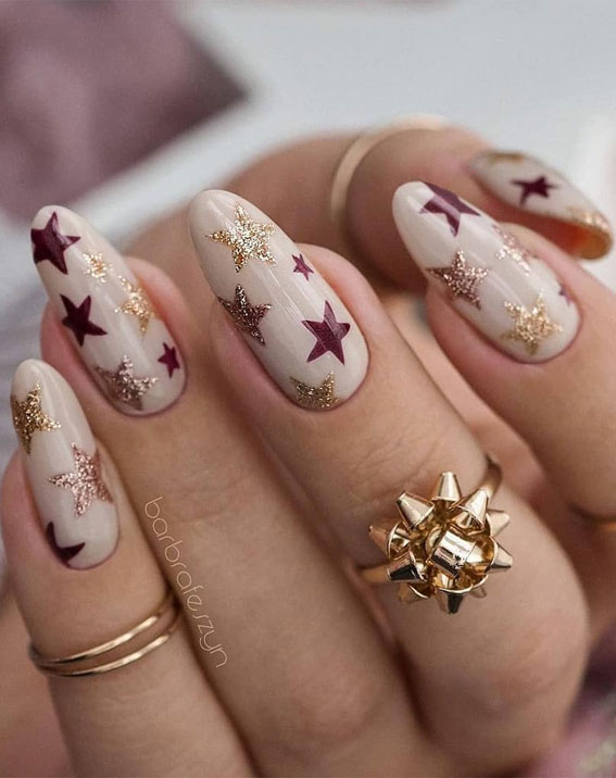 Pretty Festive Nail Colours & Designs 2020 : Star Christmas nails