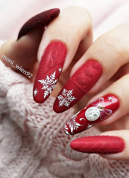 Pretty Festive Nail Colours & Designs 2020 : Red festive nails