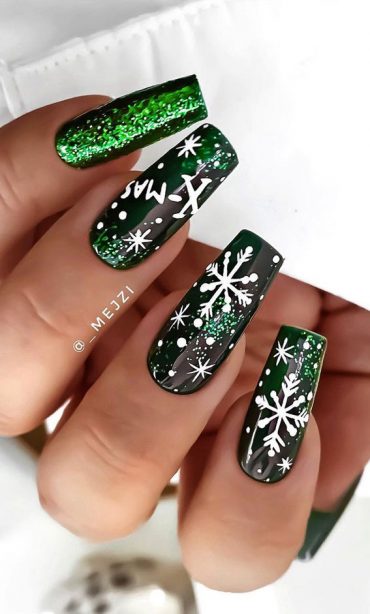 25+ Christmas Nails 2020 : Green Christmas Nails