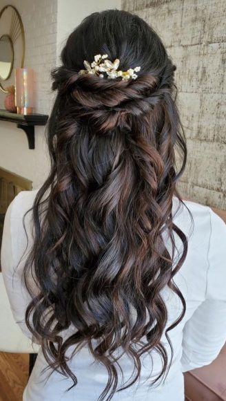 33 Romantic Half Up Half Down Hairstyles : textured half up