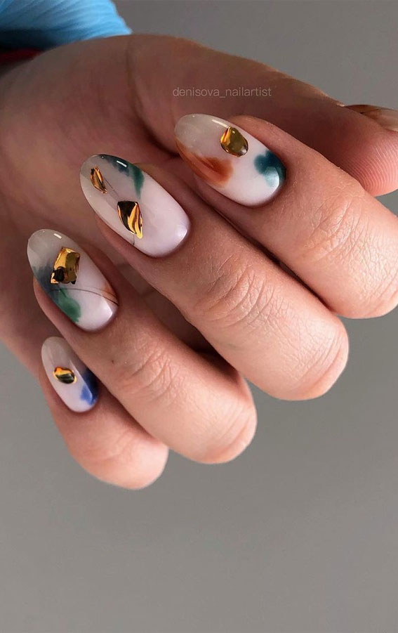 Stylish Nail Art Designs That Pretty From Every Angle : Metallic & Simple Strokes