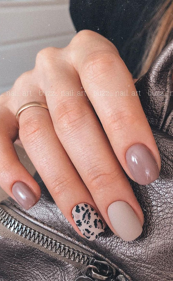 Pretty Neutral Nails Ideas For Every Occasion – Smokey Ombre Nails