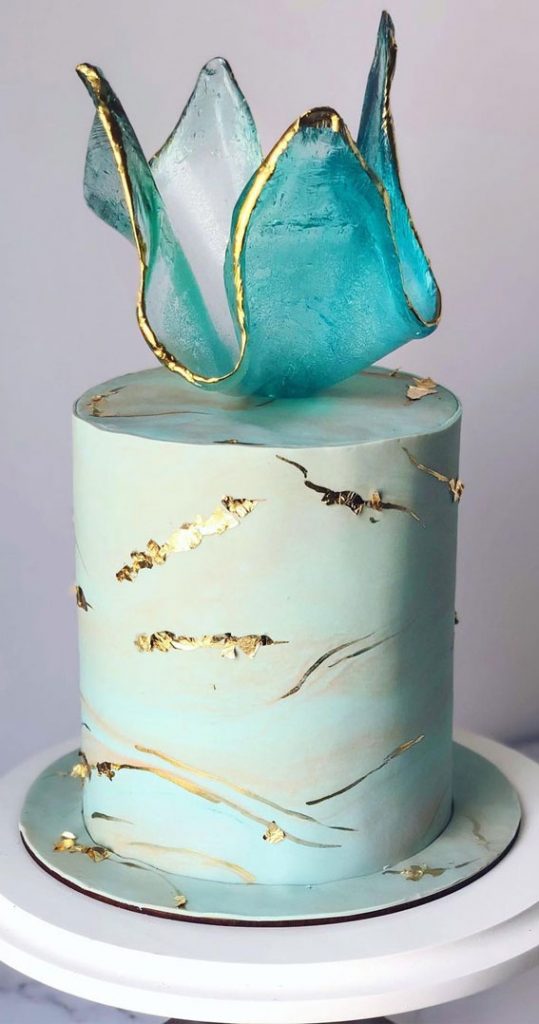 Pretty cake ideas for every celebration : minty green and gold marble cake