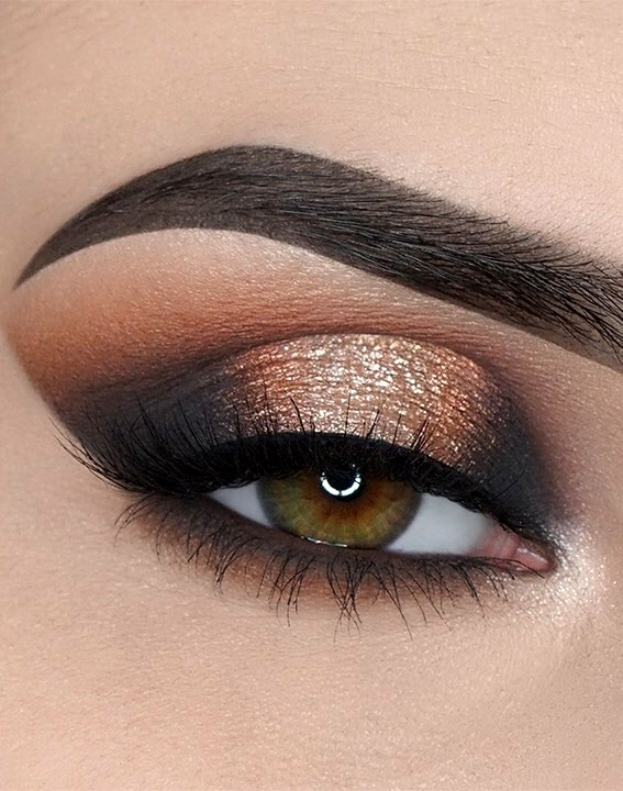 Best Eye Makeup Looks for 2021 : Gold and Smokey