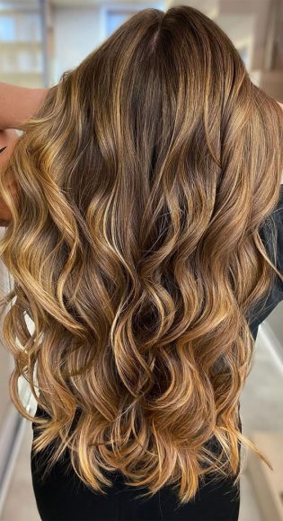 Gorgeous Hair Colour Trends For 2021 : Honey Light