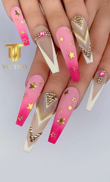 Creative & Pretty Nail Trends 2021 : Gold & Ombre pink nails