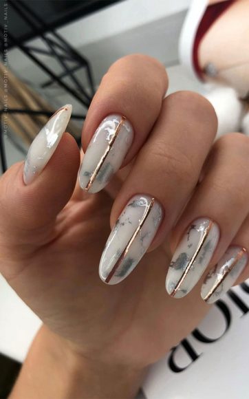 Stylish Nail Art Design Ideas To Wear In Marble Nails With Gold Lines