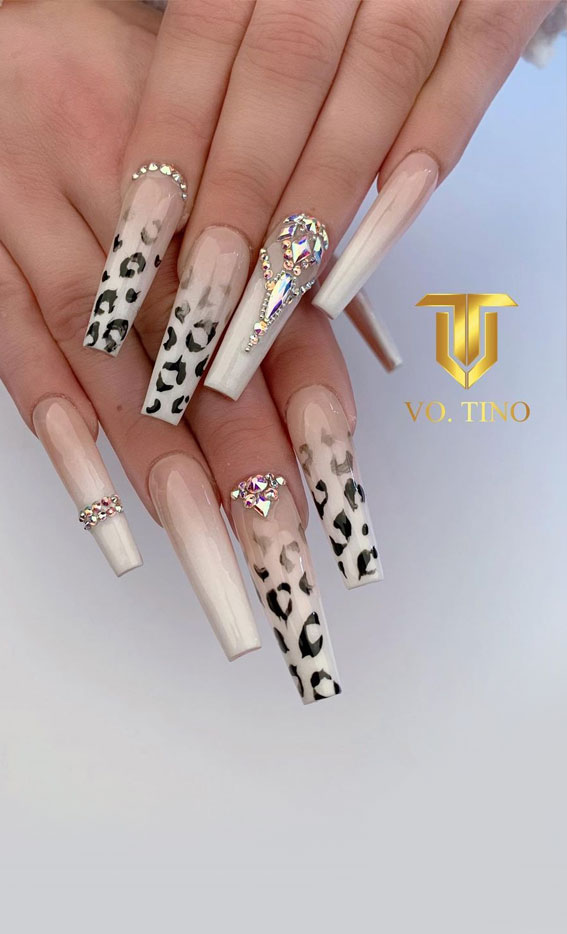 Stylish Nail Art Design Ideas To Wear in 2021 : Snow leopard nail art
