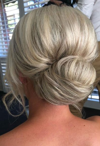 Updo Hairstyles For Your Stylish Looks In 2021 : Elegant bun