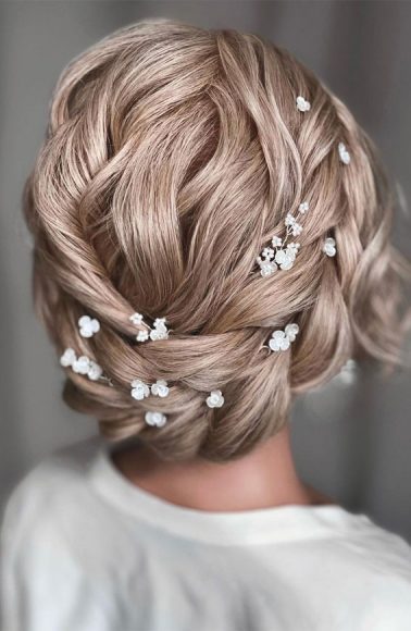 Updo Hairstyles For Your Stylish Looks In 2021 : Beautiful halo braids