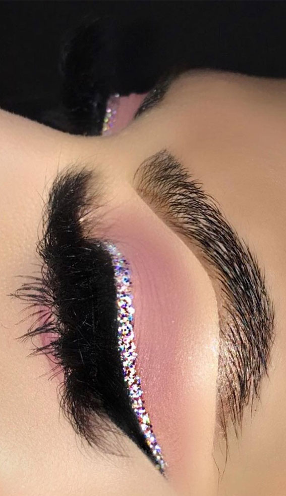 Best Eye Makeup Looks For 2021 : Pink glitter liner 