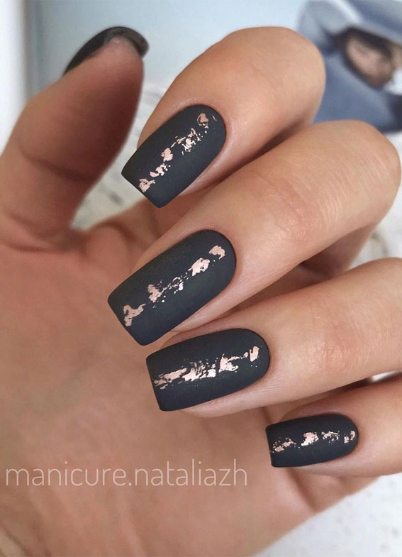 Elegant dark nail designs to wear this season