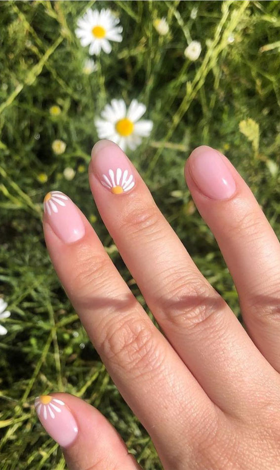 40+ Stylish Ways To Rock Spring Nails : 20. Daisy nail art design