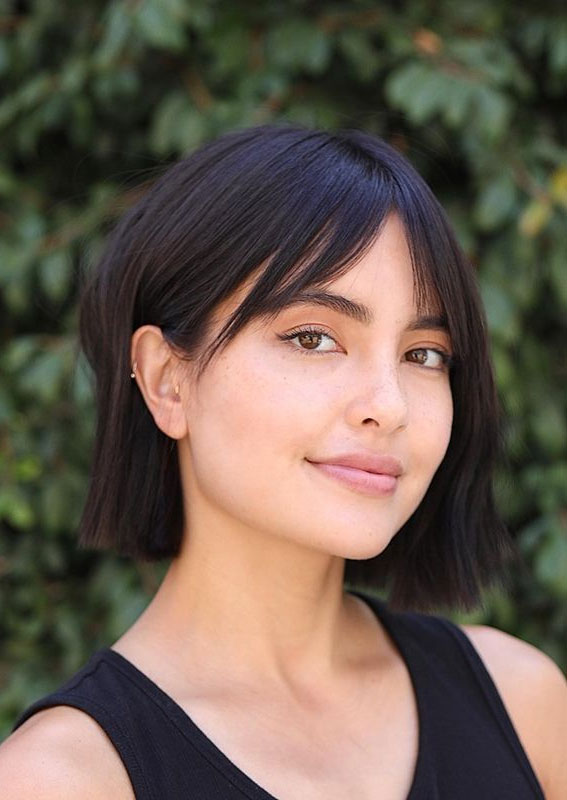 Cute Haircuts And Hairstyles With Bangs : Dark short bob with bangs