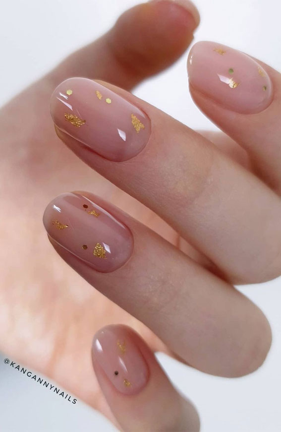 Cute Spring Nails That Will Never Go Out Of Style : Cute Nude Nails with Gold Details