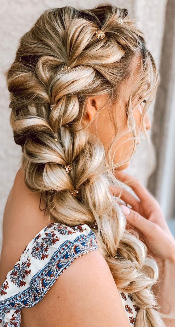 Cute braided hairstyles to rock this season : Pull Through Side Braid