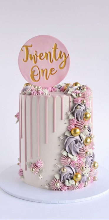 Pretty cake decorating designs we've bookmarked : Twenty One Birthday Cake