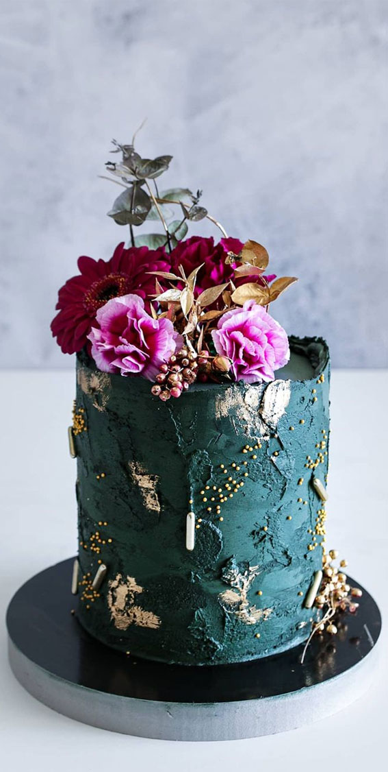 Pretty cake decorating designs we’ve bookmarked : Deep Green Cake