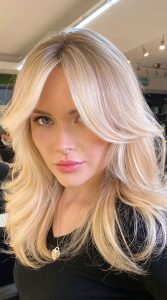 Trendy Hairstyles & Haircuts with Bangs – Vintage vibe on butter blonde