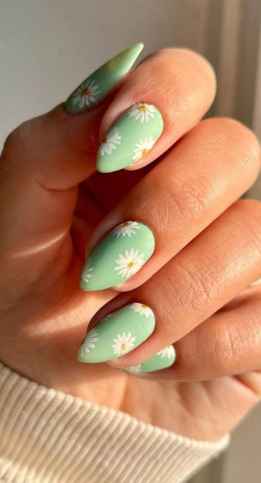 Spring Nails That Will Never Go Out Of Style : Daisy on mint green nails