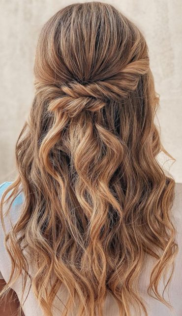 Half Up Hairstyles That Are Pretty For 2021 : half up with dimensional ...