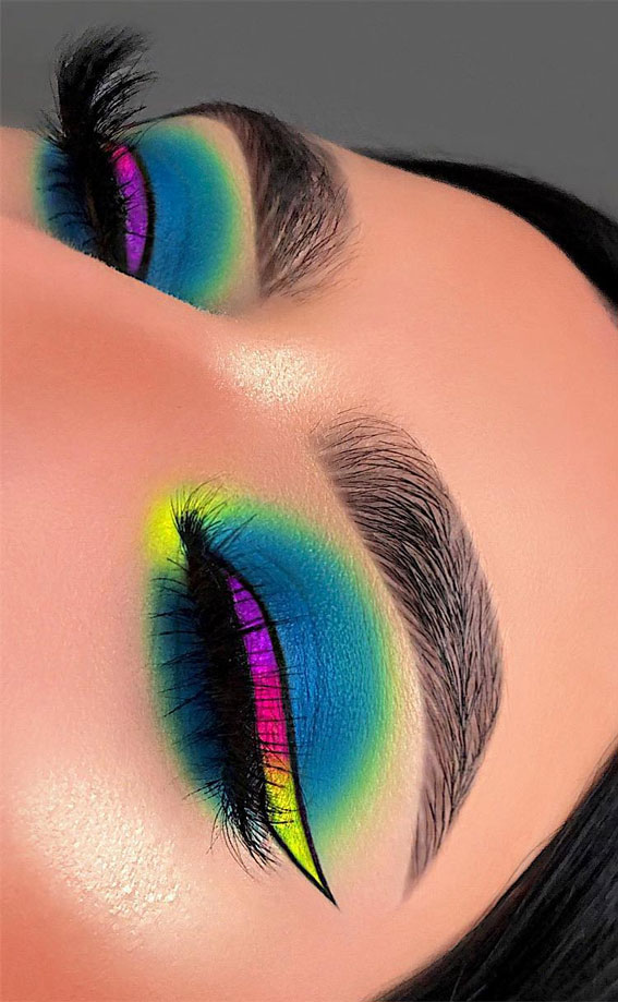 Best Eye Makeup Looks For 2021 : Neon Liner