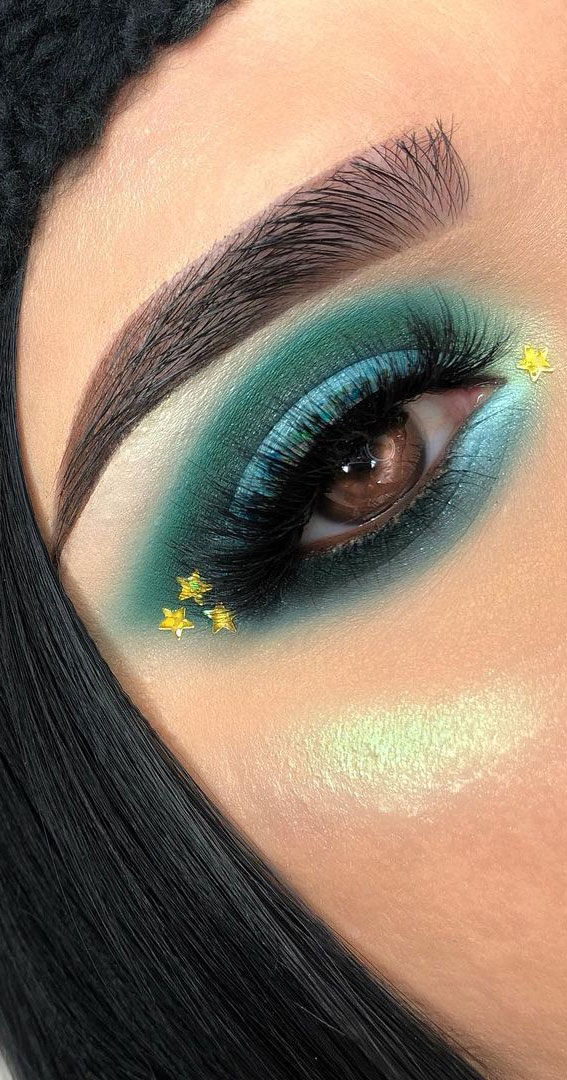 Best Eye Makeup Looks For 2021 : Blue and Green eye shadow look