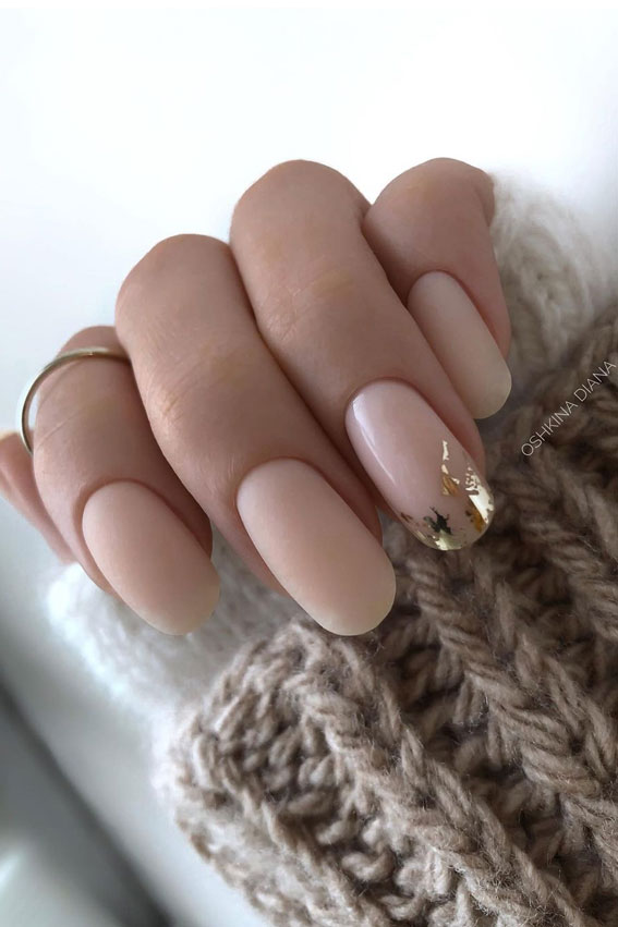 Cute Spring Nails That Will Never Go Out Of Style : Unfinished nail look with gold foil