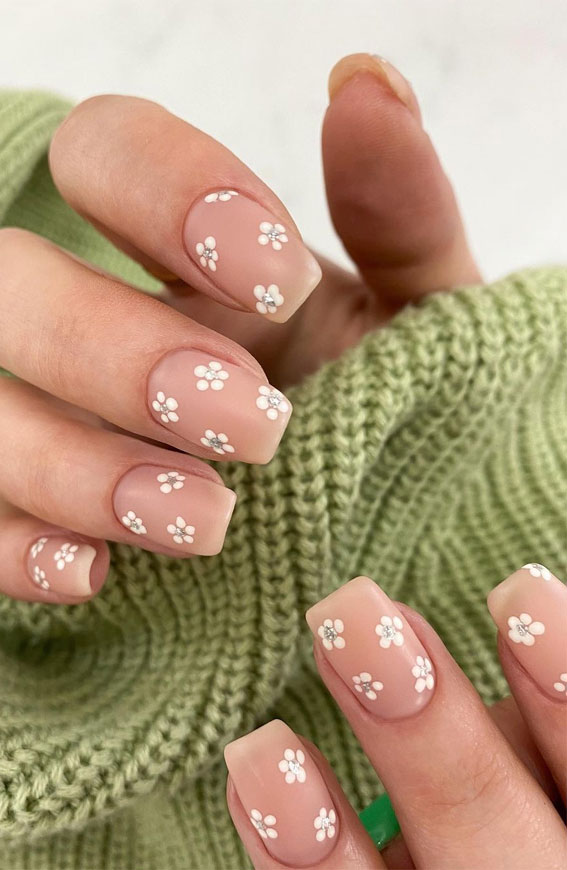 Summer Nail Designs You’ll Probably Want To Wear : Pretty white flower nude nails