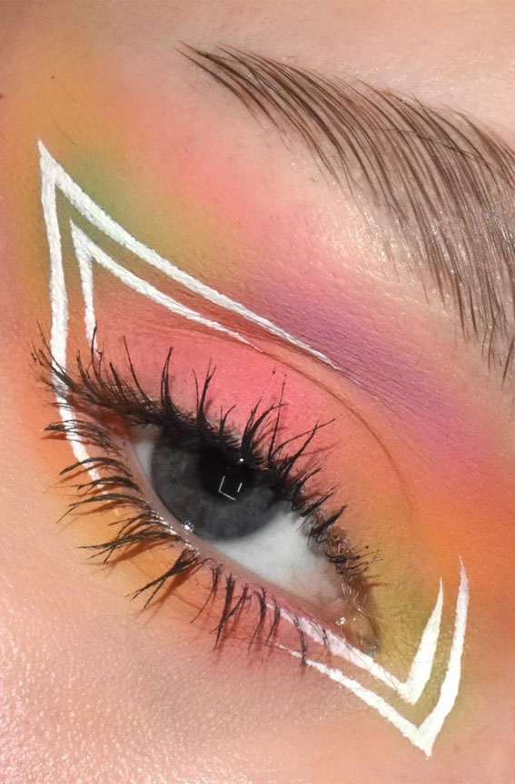 Latest Eye Makeup Trends You Should Try In 2021 Soft paste + white lines