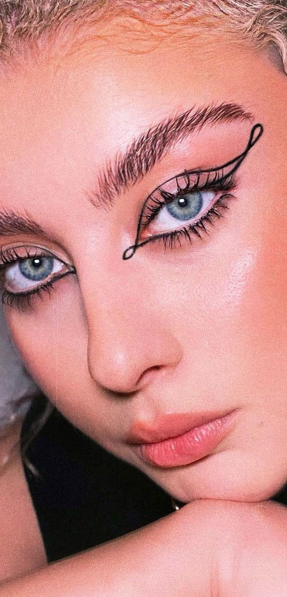 Latest Eye Makeup Trends You Should Try In 2021 Infinite Graphic Look