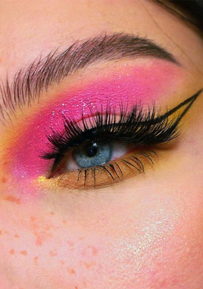 Latest Eye Makeup Trends You Should Try In 2021 : Bright pink summer look
