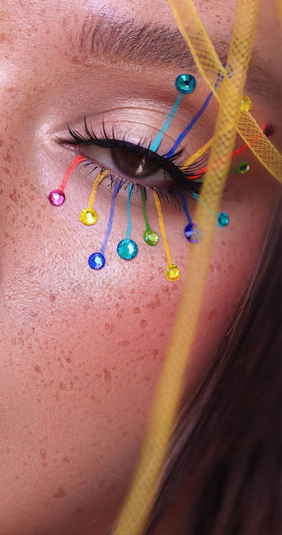 Creative Eye Makeup Art Ideas You Should Try : Rainbow spectrum