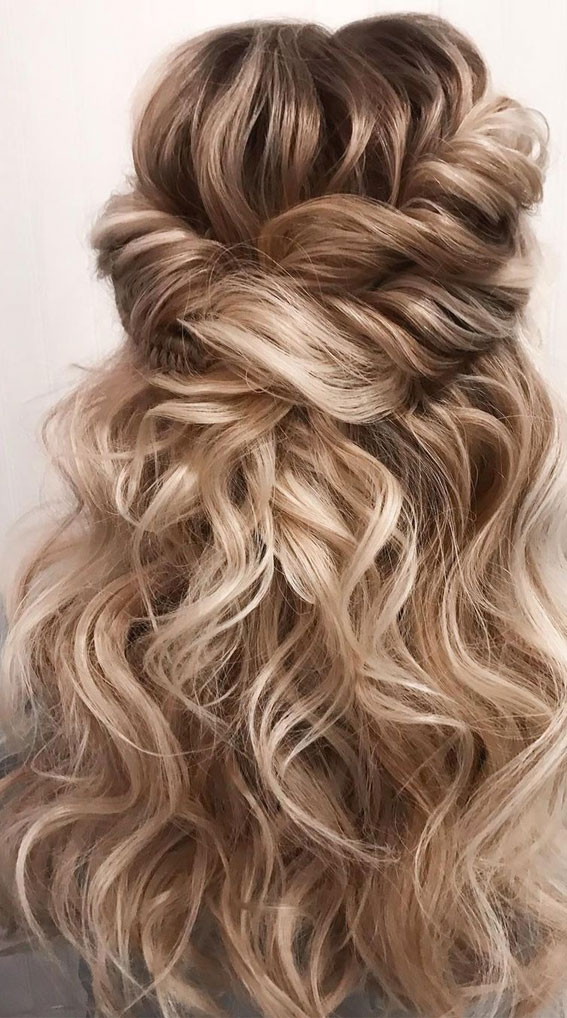 Trendy Half Up Half Down Hairstyles : Volume Textured half ups