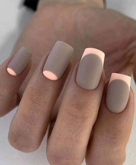 25 Cute Coloured French Tip Nail Ideas : Light Peach French Tips