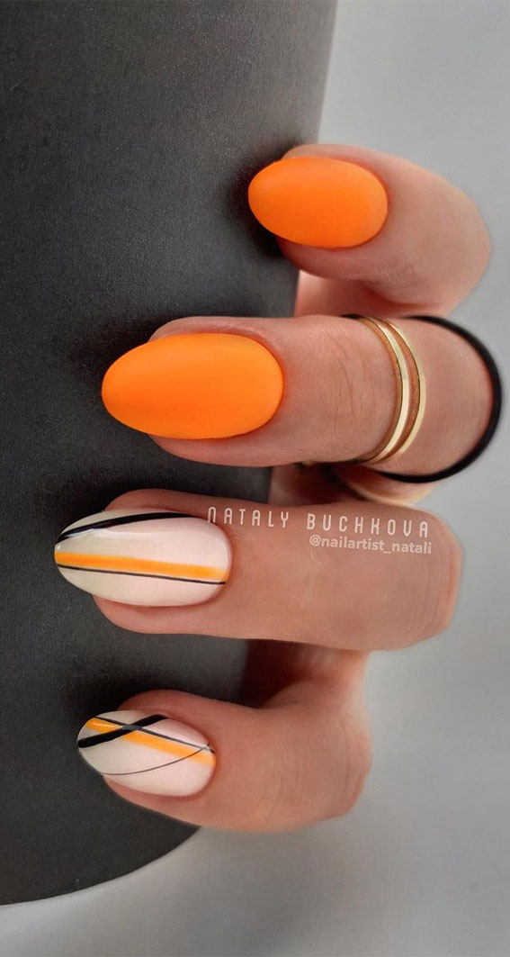 Nếu bạn muốn cập nhật với những xu hướng làm móng tay mới nhất, màu cam là sự lựa chọn hoàn hảo cho năm