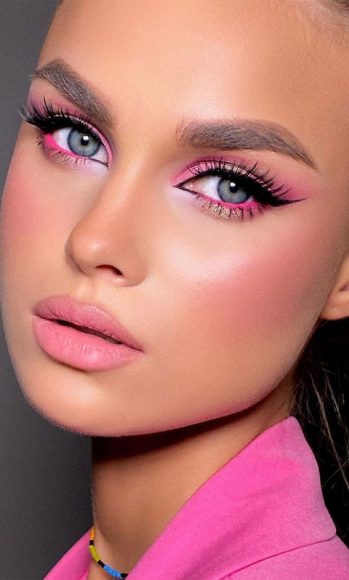 Creative Eye Makeup Art Ideas You Should Try : Pretty In Pink